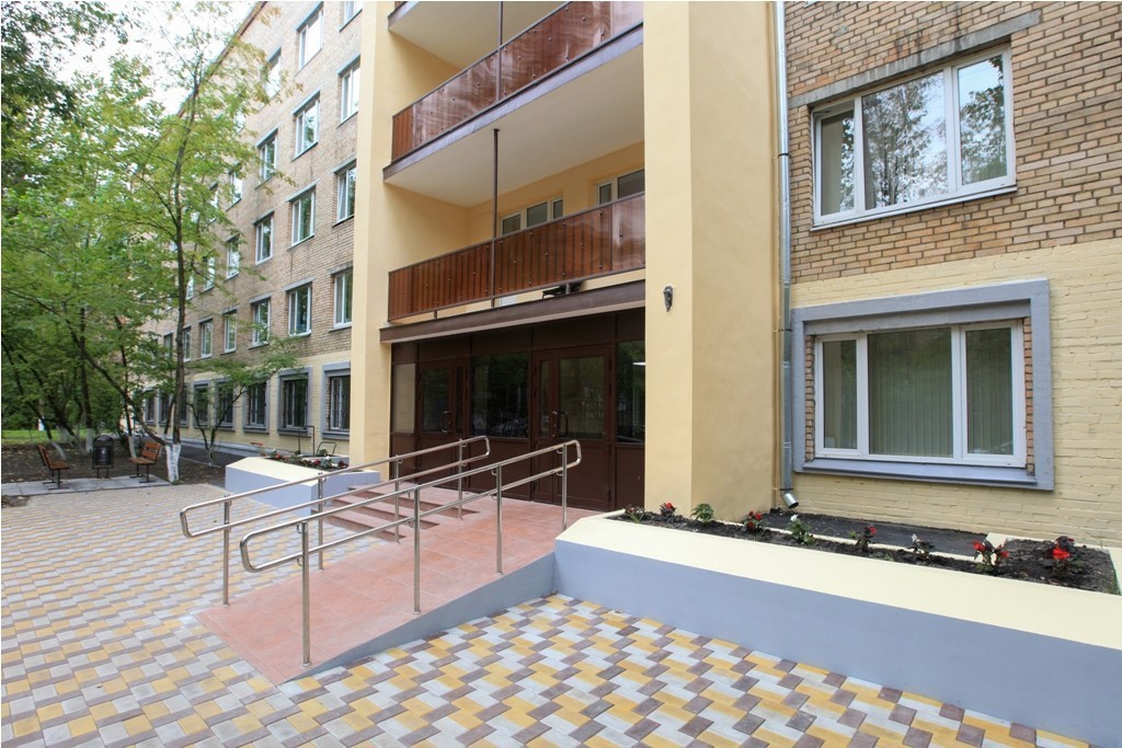 Where Do Students Live in Moscow: Dormitory or Apartment